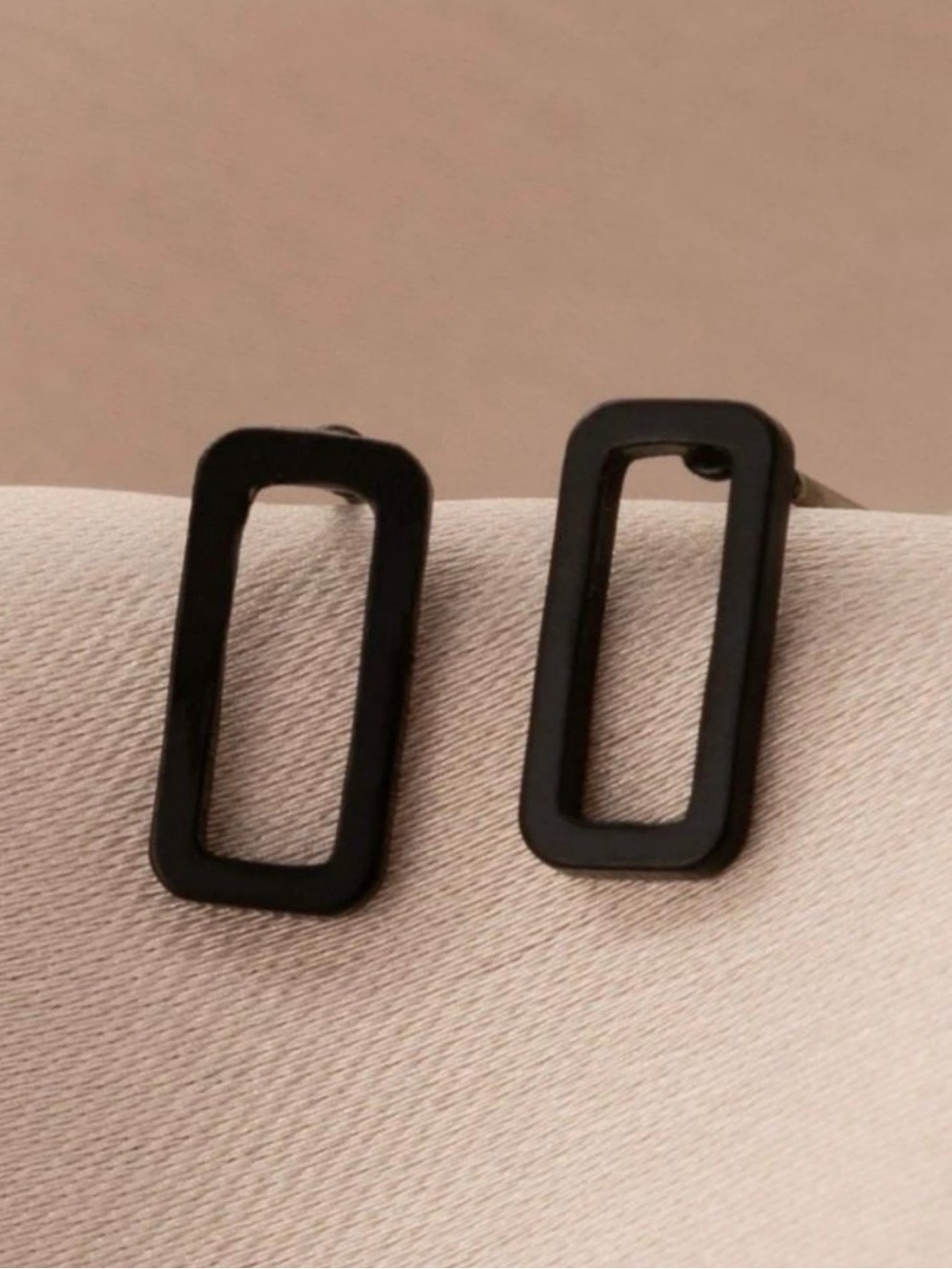 Minimal Rectangular Openwork Stud Earrings - Black